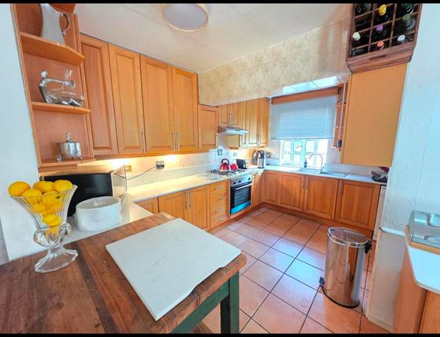 5 BEDROOM HOUSE FOR SALE IN GOLF PARK
